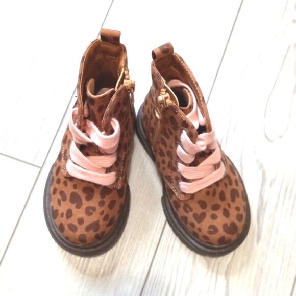 (18-3570) 🔥3/$20🔥 Cat & Jack Boots Sz 6 - Picture 5 of 9